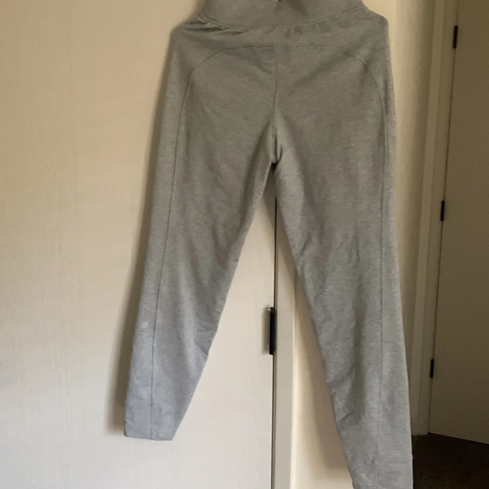 Lululemon Athletica Jogger Light Gray Zipper Pockets Size 4 - Picture 5 of 7